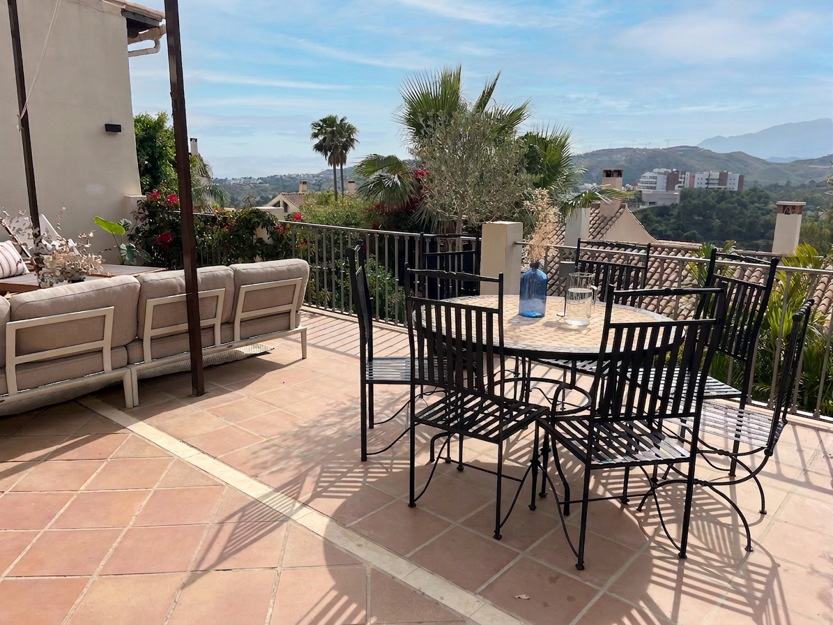Terrace dining with mountain view